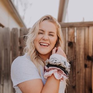 Meet your Posher, Abbey